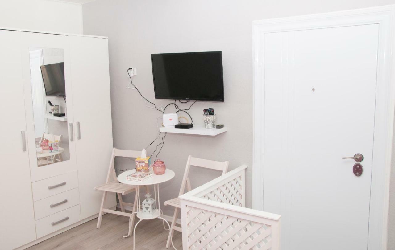 Bistrik Rose Apartment SJJ Esterno foto