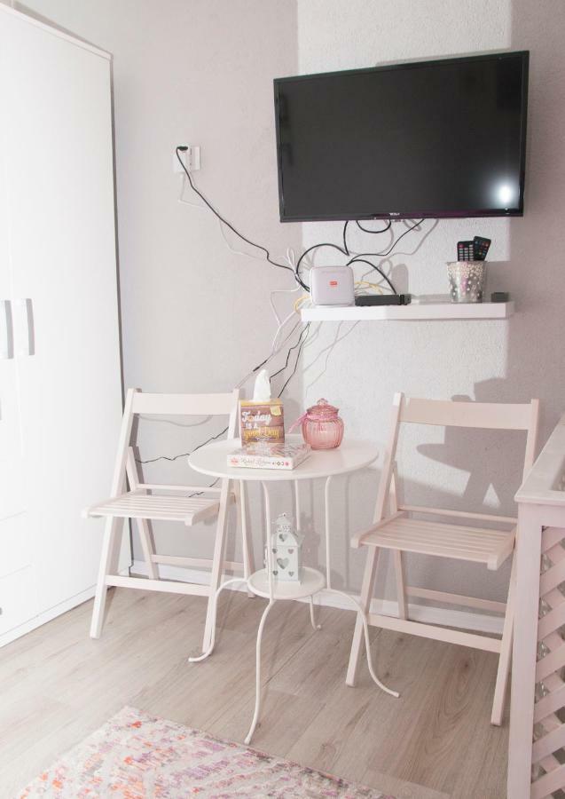 Bistrik Rose Apartment SJJ Esterno foto