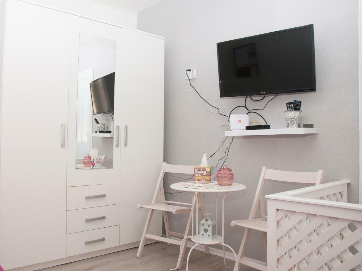 Bistrik Rose Apartment SJJ Esterno foto