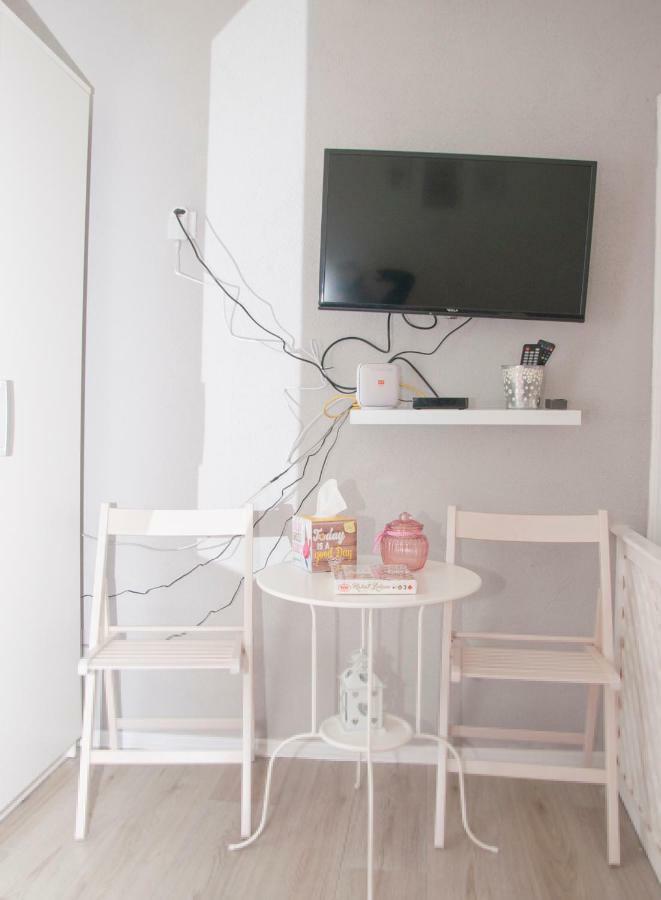 Bistrik Rose Apartment SJJ Esterno foto