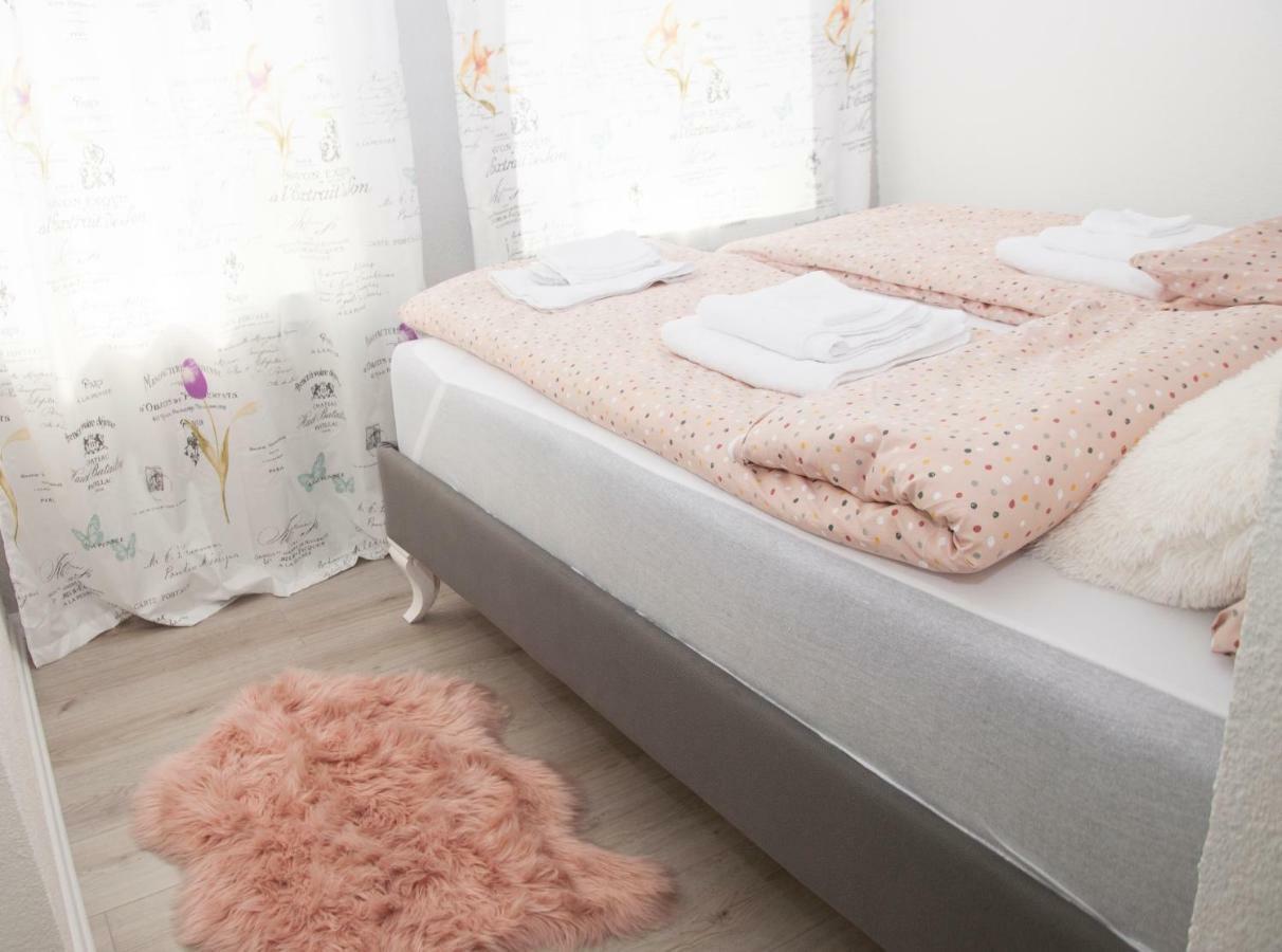 Bistrik Rose Apartment SJJ Esterno foto